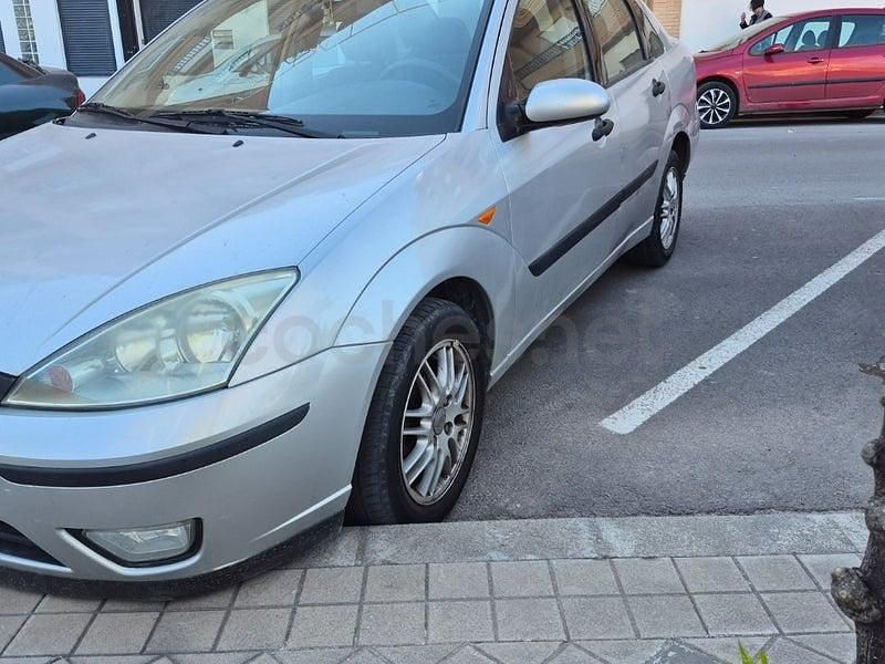 Usado Ford Focus Ambiente 90 CV (66 kW) 2002 Gris / plata Berlina