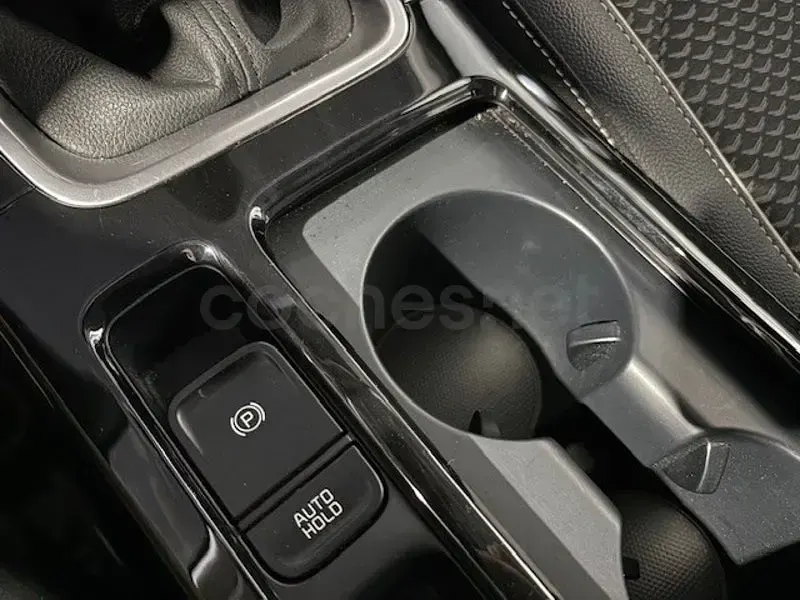 Usado Kia XCeed 100 CV (73 kW) 2024 Gris / plata SUV