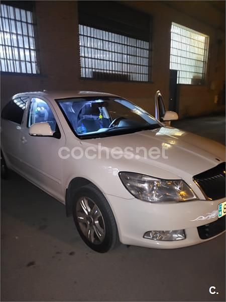 Usado Skoda Octavia Ambition 98 CV (72 kW) 2012 Blanco Berlina