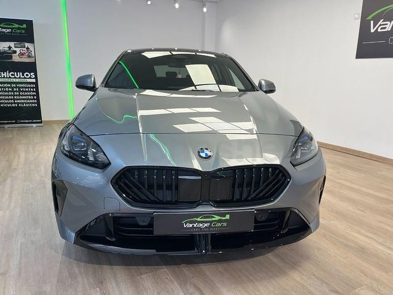 Usado BMW 120 Comfort Edition 163 CV (119 kW) 2025 Gris / plata Utilitario