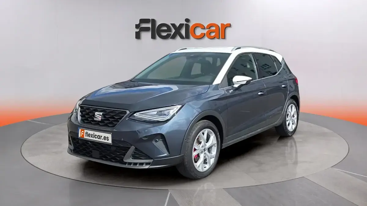 Usado Seat Arona FR 150 CV (110 kW) 2023 Gris SUV