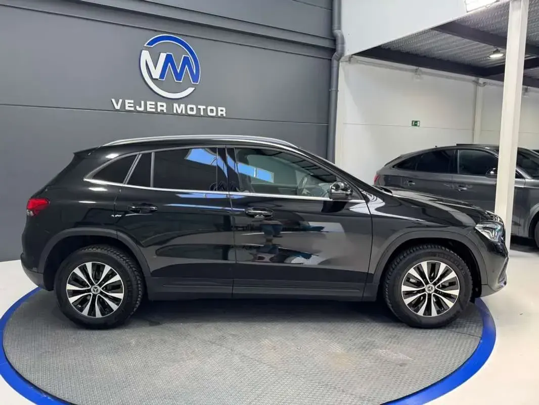 Usado Mercedes GLA180 136 CV (100 kW) 2022 Negro SUV