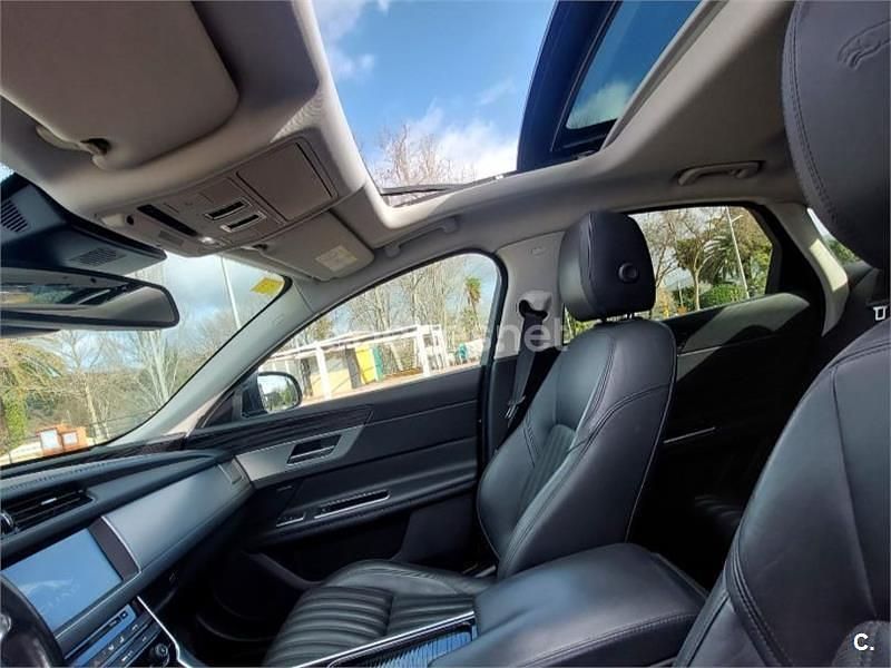 Usado Jaguar XF Prestige 180 CV (132 kW) 2017 Negro Berlina