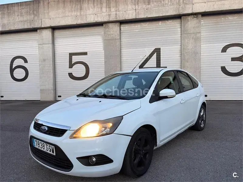 Usado Ford Focus Titanium 109 CV (80 kW) 2010 Blanco Berlina