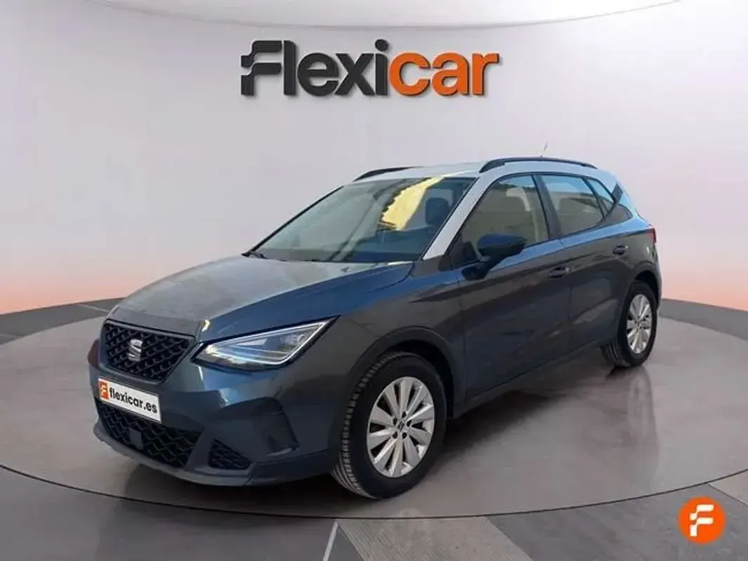 Usado Seat Arona Style 110 HP (80 kW) 2022 Cinzento SUV