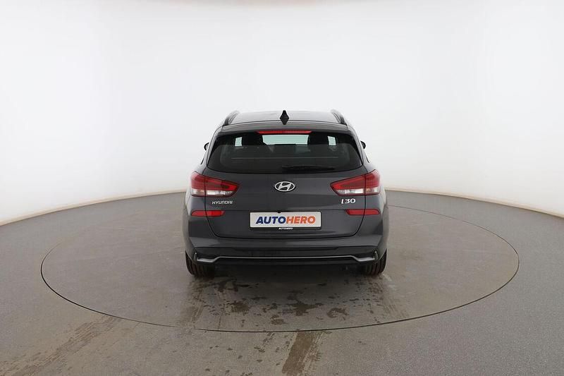 Usado Hyundai i30 101 CV (74 kW) 2025 Gris Familiar