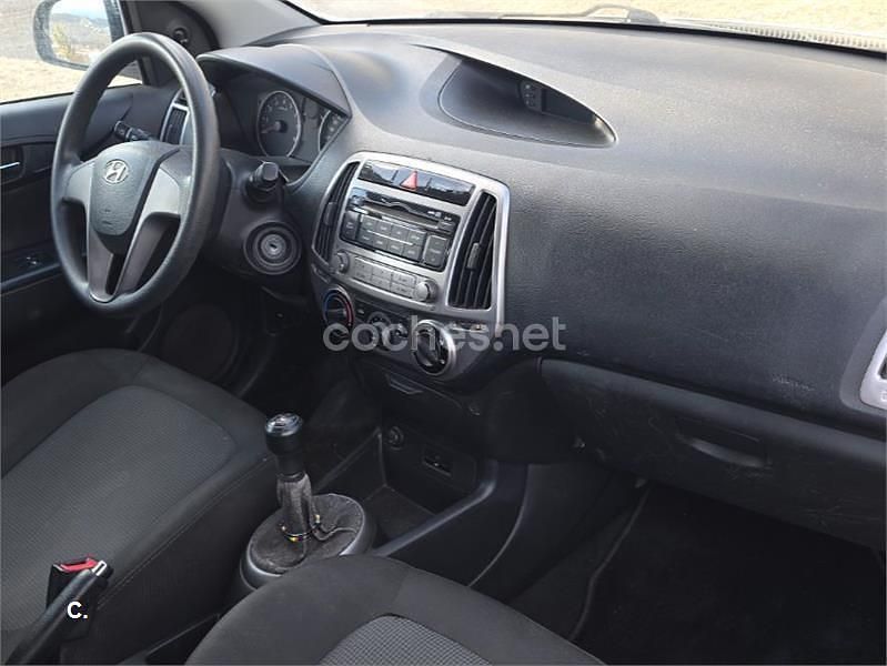 Usado Hyundai i20 Base 78 CV (57 kW) 2012 Blanco Utilitario