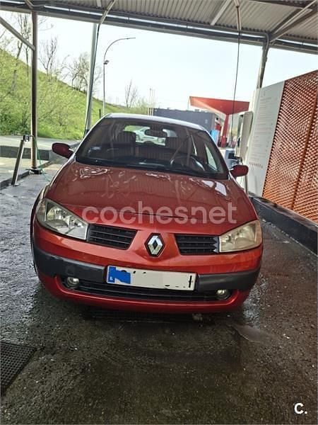Usado Renault Mégane II Dynamique 120 CV (88 kW) 2003 Rojo Berlina