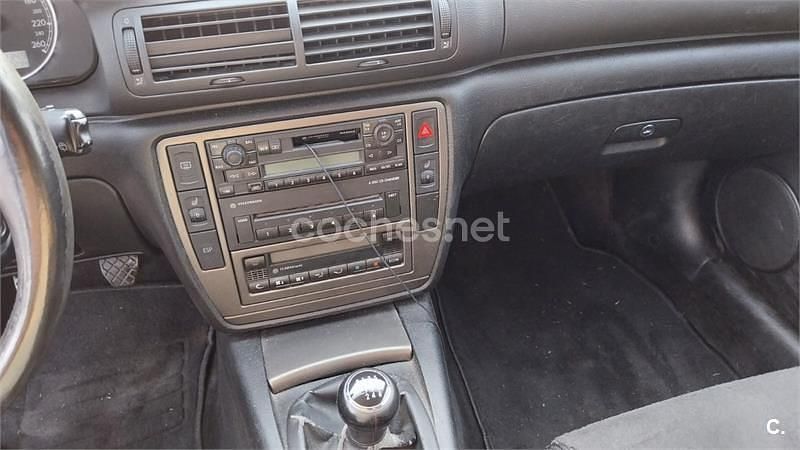 Usado VW Passat Edition 130 CV (95 kW) 2003 Gris / plata Berlina