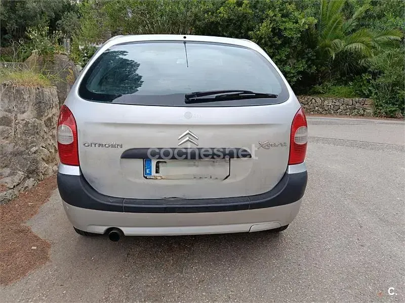 Usado Citroën Xsara Picasso 90 CV (66 kW) 2005 Blanco Monovolumen