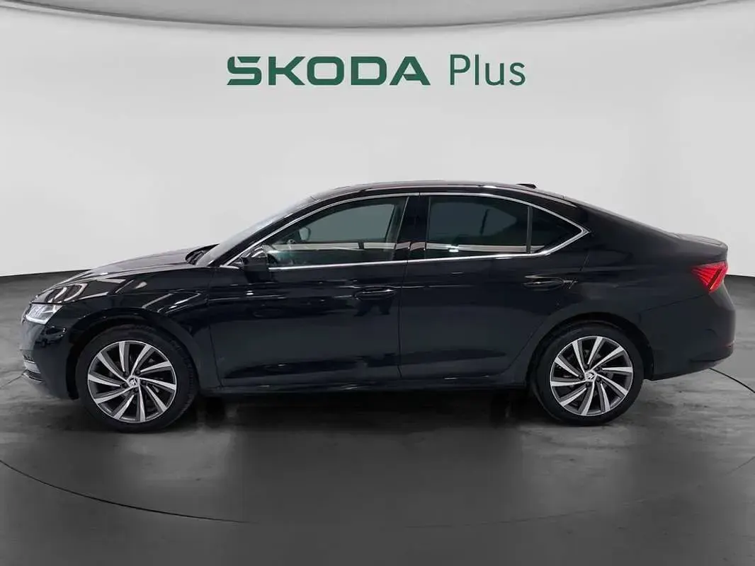Usado Skoda Octavia Style 150 CV (110 kW) 2022 Negro Utilitario