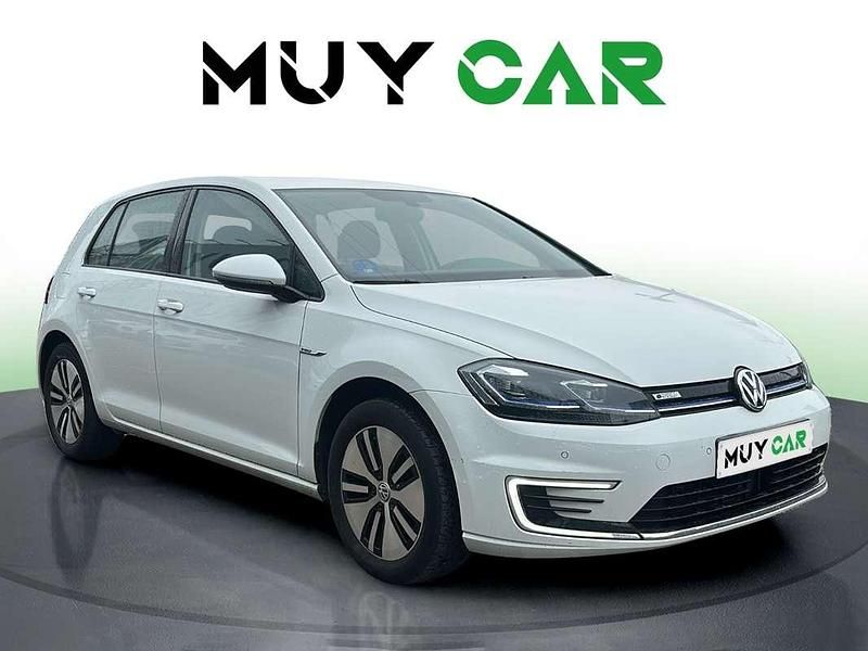 Begagnad VW e-Golf 100 kW (136 HK) 2018 Vit Halvkombi