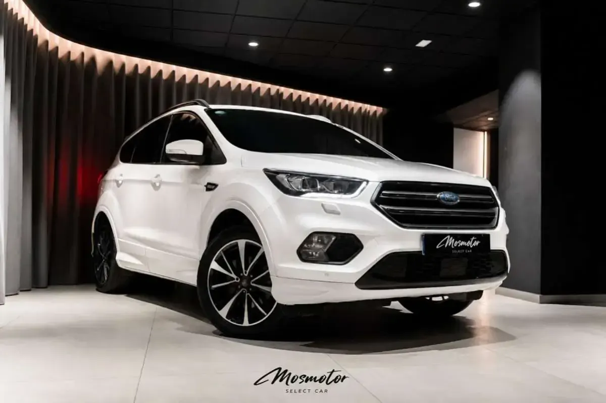 Usado Ford Kuga ST-Line 150 CV (110 kW) 2019 Blanco SUV