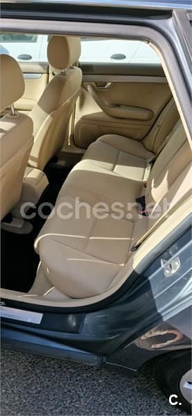 Usado Audi A4 140 CV (102 kW) 2006 Gris / plata Familiar