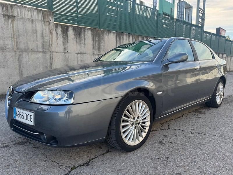 Usado Alfa Romeo 166 175 CV (128 kW) 2005 Gris / plata Berlina