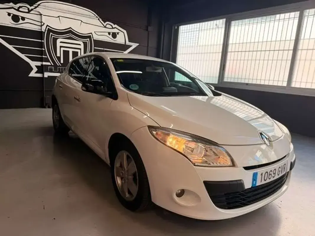 Usado Renault Mégane Coupé Dynamique 131 CV (96 kW) 2010 Blanco Coupe