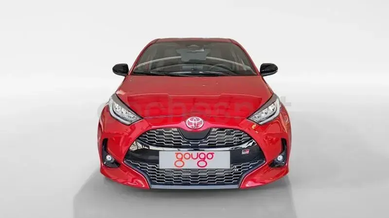 Usado Toyota Yaris Hybrid Sport 130 CV (95 kW) 2025 Rojo Berlina