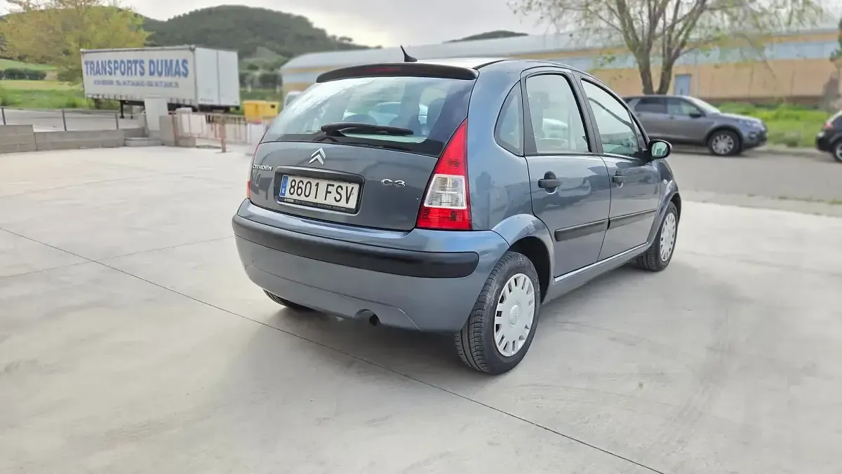 Usado Citroën C3 61 CV (44 kW) 2007 Gris / plata Berlina