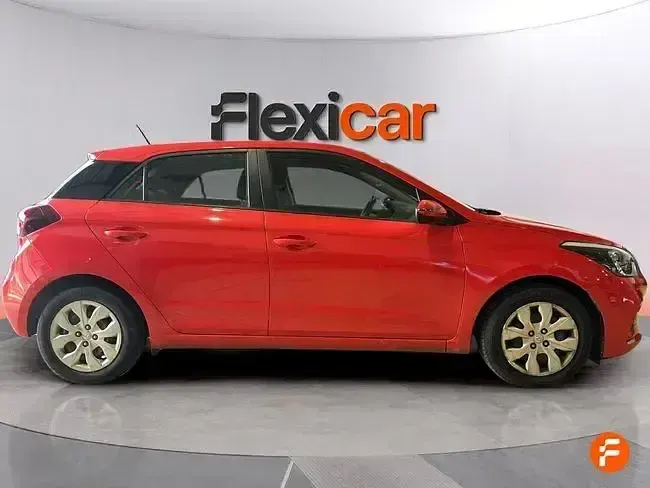 Usado Hyundai i20 100 CV (73 kW) 2019 Rojo Utilitario