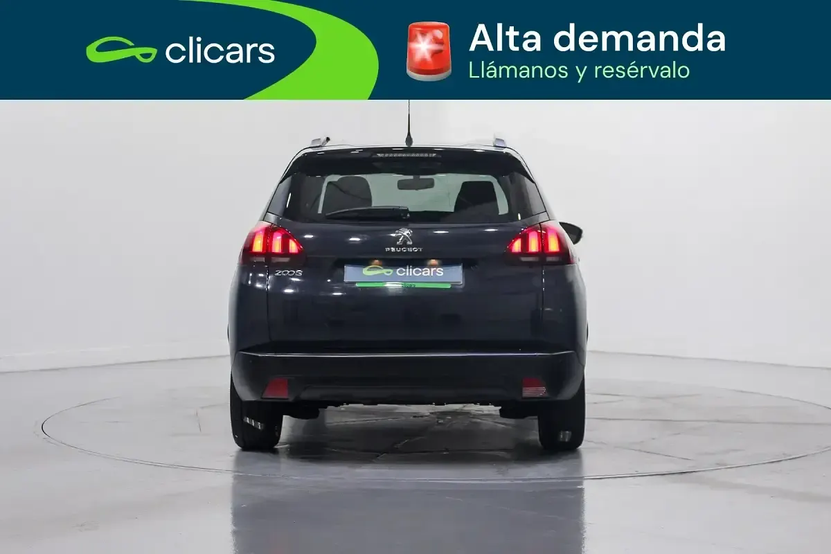 Usado Peugeot 2008 Style 82 CV (60 kW) 2018 Gris / plata SUV