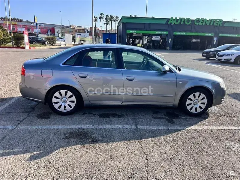 Usado Audi A4 Premium 220 CV (161 kW) 2006 Gris / plata Berlina