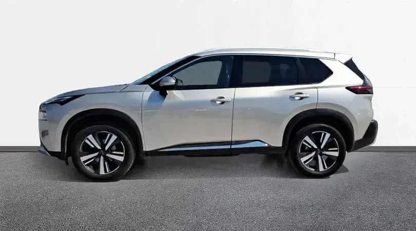 Usado Nissan X-Trail Tekna 163 CV (119 kW) 2023 Champagne silver SUV