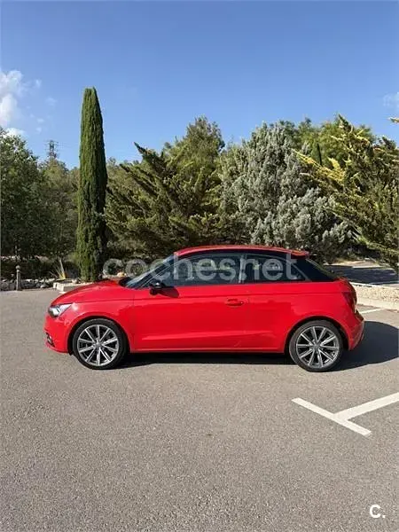 Usado Audi A1 Attraction 105 CV (77 kW) 2011 Rojo Utilitario