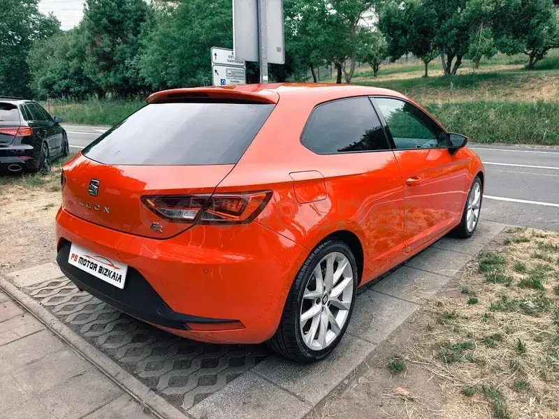 Usado Seat Leon FR 150 CV (110 kW) 2015 Rojo Berlina