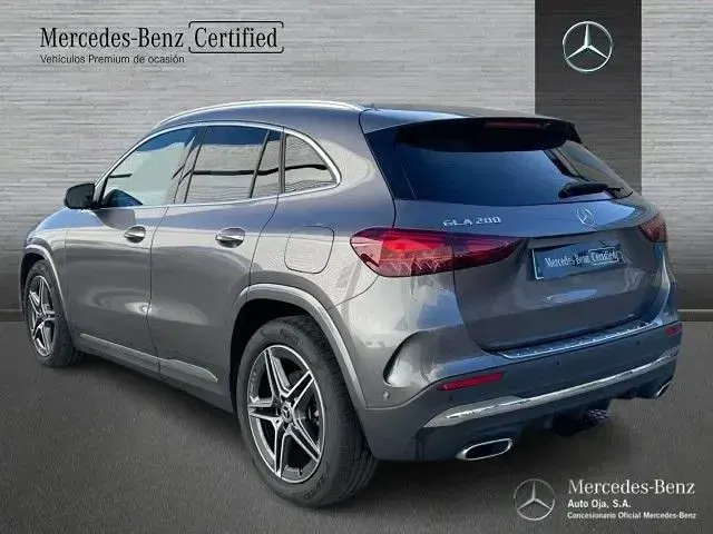 Usado Mercedes GLA200 163 CV (119 kW) 2025 Gris montaña SUV