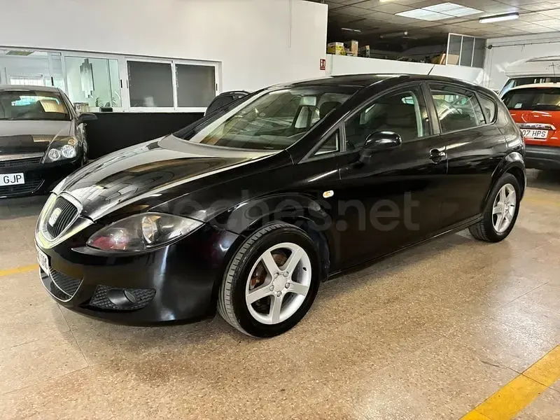 Usado Seat Leon Sport 105 CV (77 kW) 2006 Negro Utilitario
