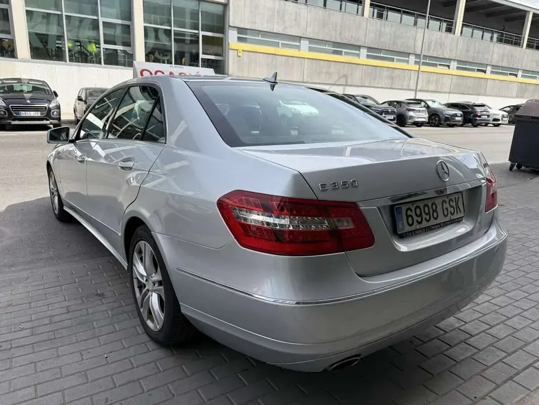Usado Mercedes E350 Avantgarde 211 CV (155 kW) 2009 Gris Berlina