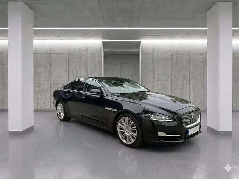 Usado Jaguar XJ Premium Luxury 300 CV (220 kW) 2016 Negro Berlina