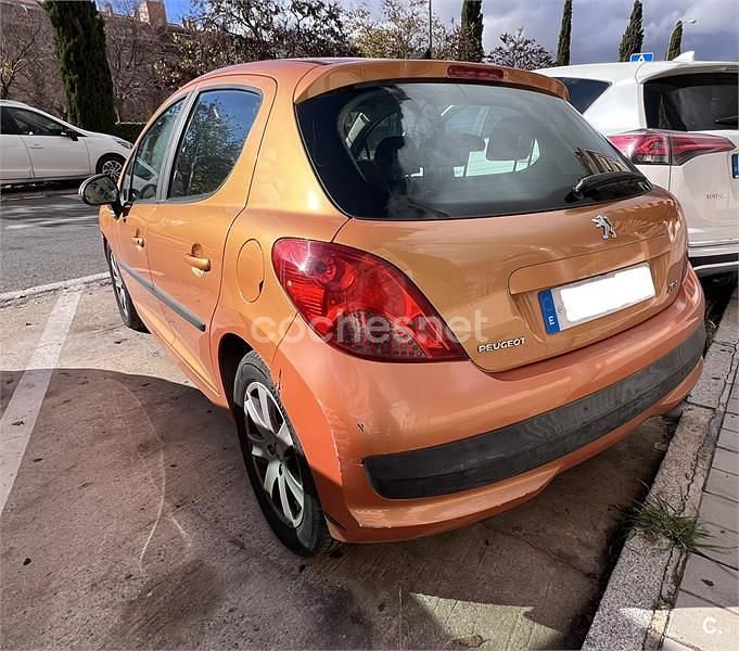 Usado Peugeot 207 90 CV (66 kW) 2006 Naranja Berlina