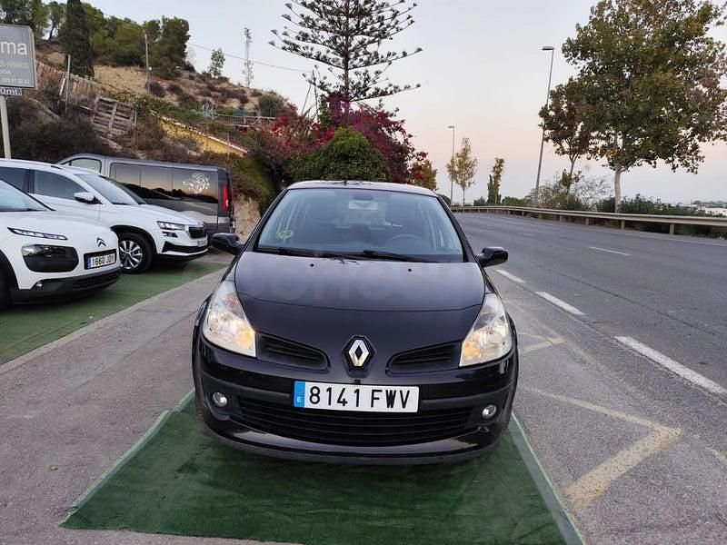 Usado Renault Clio II Authentique 70 CV (51 kW) 2007 Negro Berlina