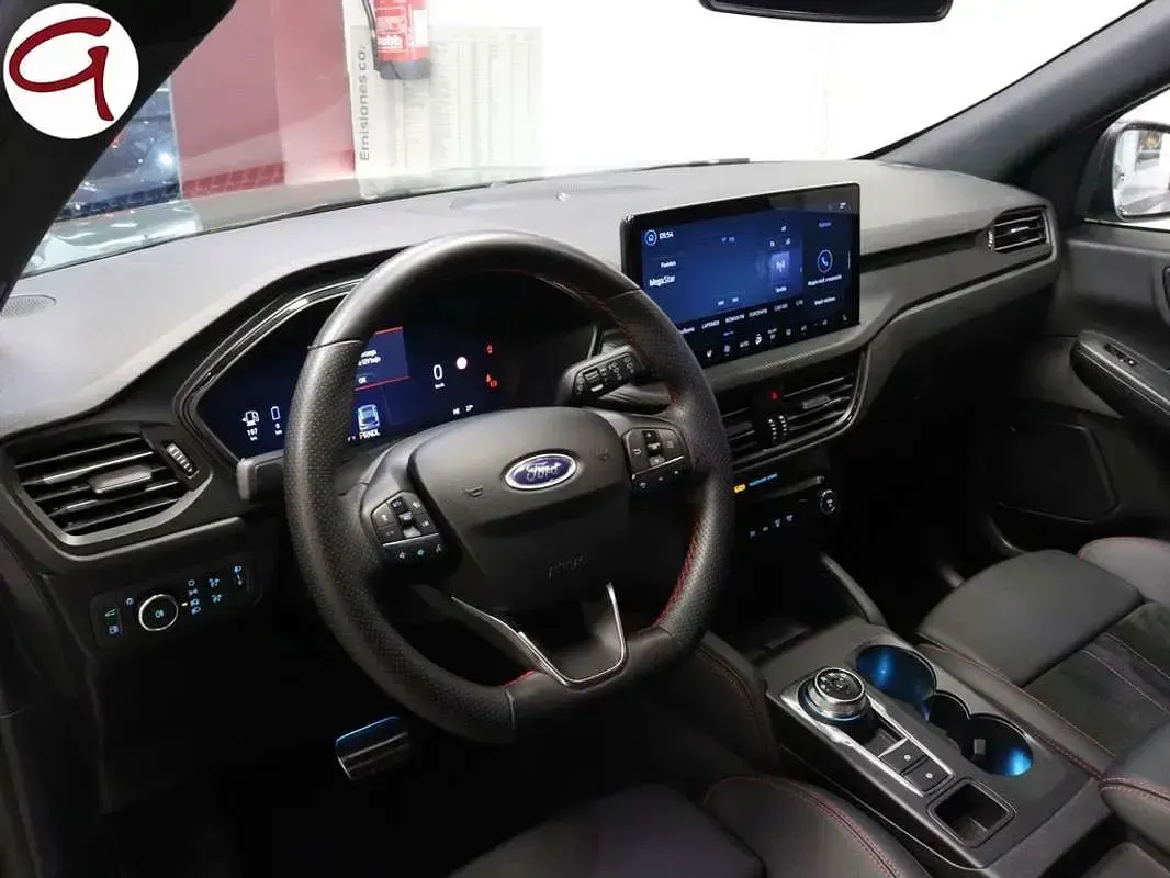 Usado Ford Kuga ST-Line X 243 CV (178 kW) 2024 Verde SUV