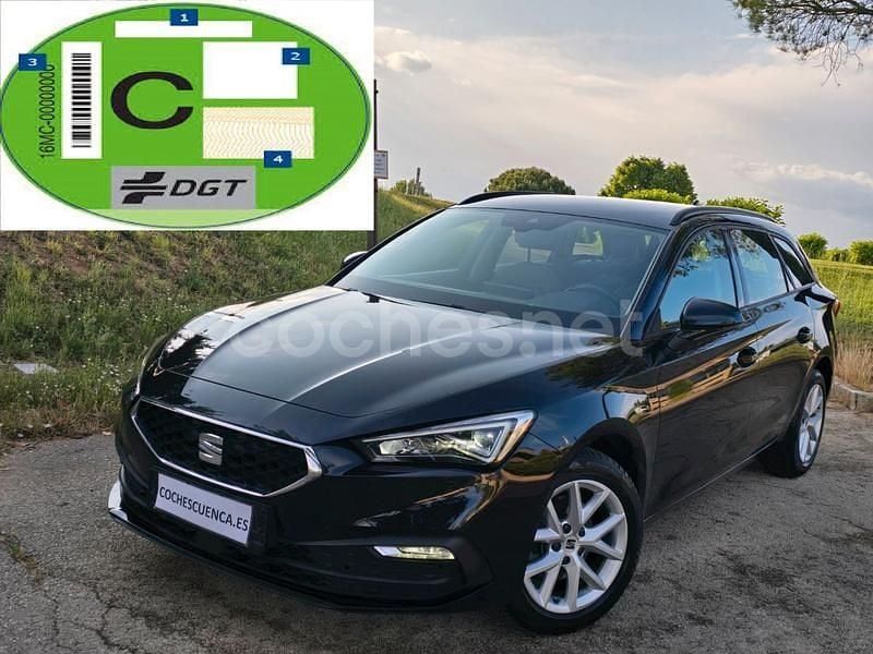 Usado Seat Leon Style 130 CV (95 kW) 2021 Negro Familiar