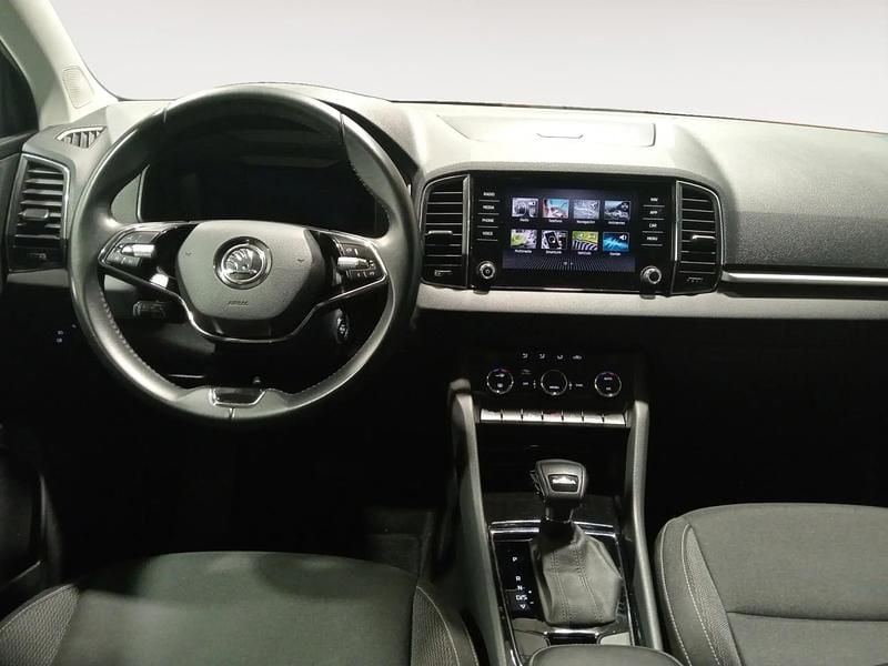Usado Skoda Karoq Ambition 150 CV (110 kW) 2023 Gris/plata SUV