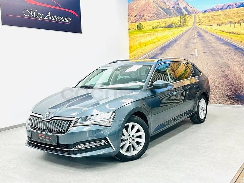 Usado Skoda Superb Style 218 CV (160 kW) 2020 Gris / plata Familiar