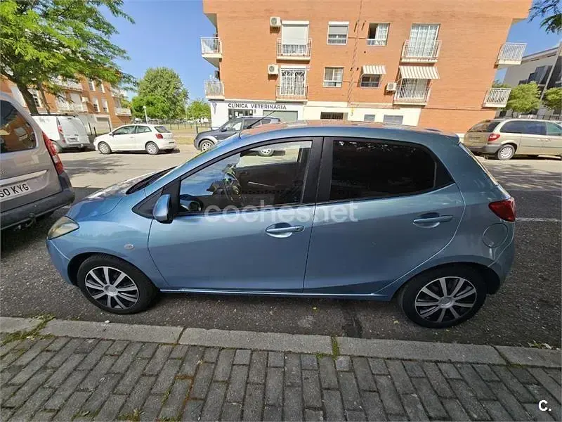 Usado Mazda 2 Active 68 CV (50 kW) 2008 Azul Utilitario