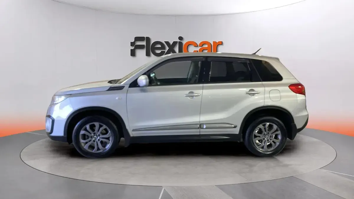 Usado Suzuki Vitara GLX 120 CV (88 kW) 2017 Gris SUV