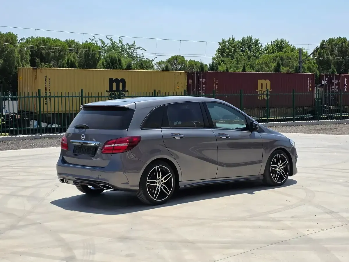 Usado Mercedes B220 177 CV (130 kW) 2017 Gris / plata Utilitario