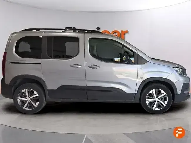 Usado Peugeot Rifter GT 100 CV (73 kW) 2023 Gris Monovolumen