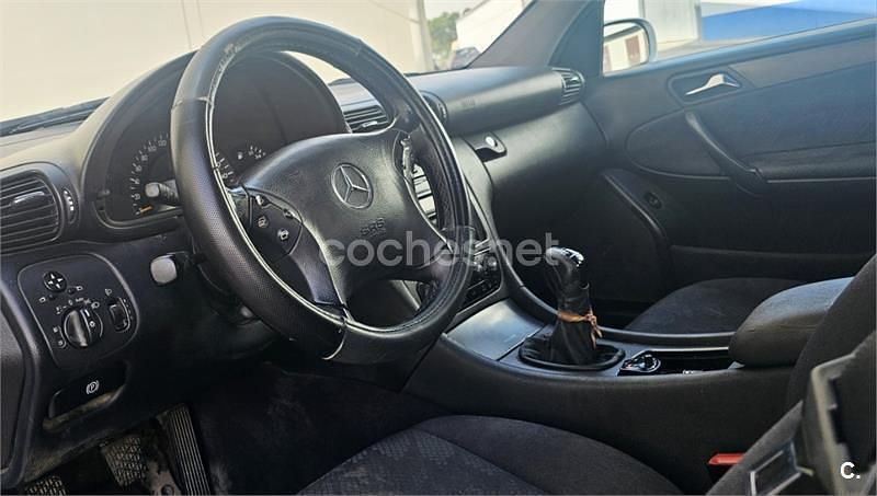 Usado Mercedes C220 Avantgarde 143 CV (105 kW) 2001 Gris / plata Berlina
