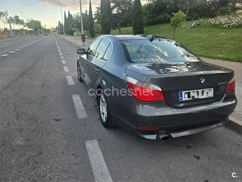 Usado BMW 520 163 CV (119 kW) 2007 Gris / plata Berlina