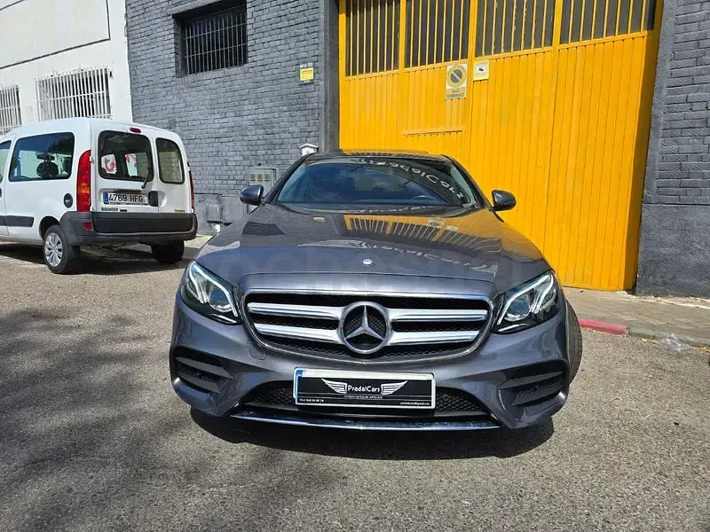 Usado Mercedes E220 Avantgarde 170 CV (125 kW) 2016 Gris / plata Berlina
