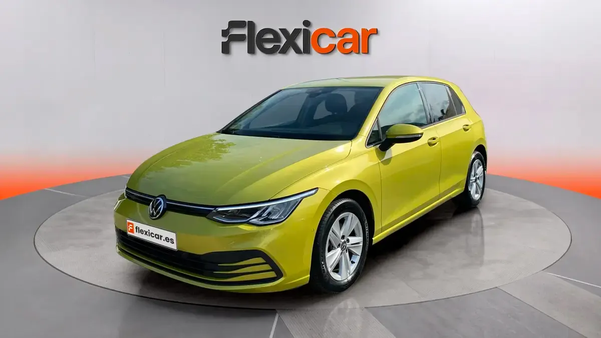 Usado VW Golf VIII 116 CV (85 kW) 2021 Amarillo Berlina
