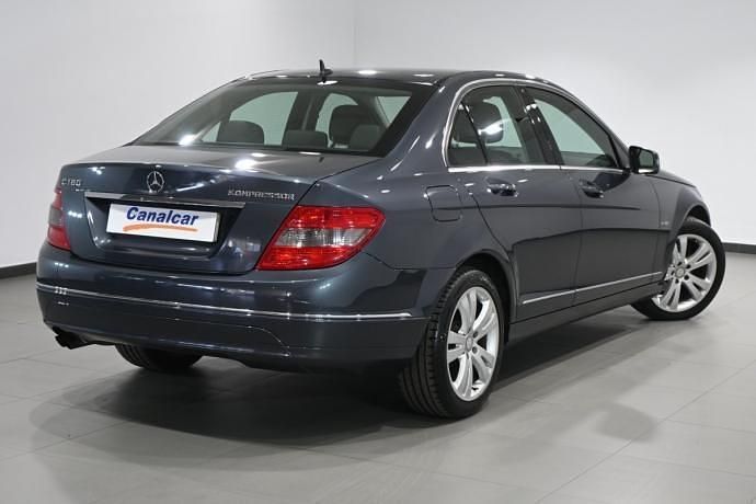 Usado Mercedes C180 Avantgarde 156 CV (114 kW) 2009 Gris Berlina