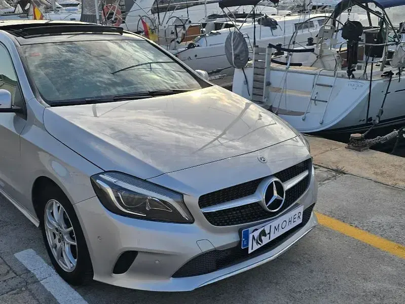 Usado Mercedes A200 156 CV (114 kW) 2017 Gris / plata Utilitario