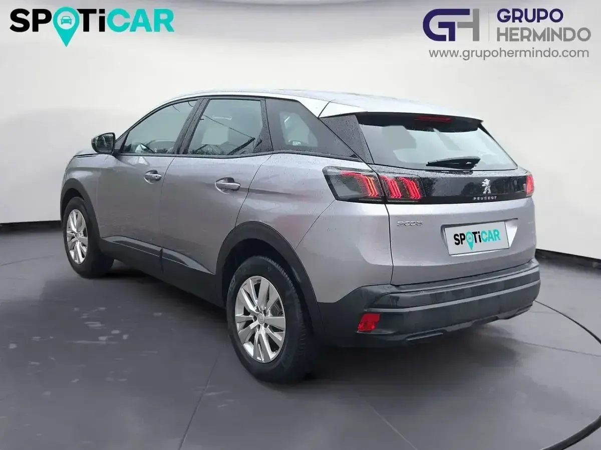 Usado Peugeot 3008 Active 130 CV (95 kW) 2021 Gris / plata SUV
