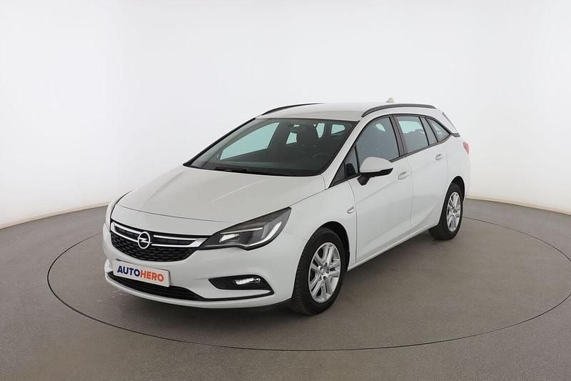 Blanco Usado 2016 Opel Astra Selective Familiar | 8999 € (Precio justo) - Imagen 1/3